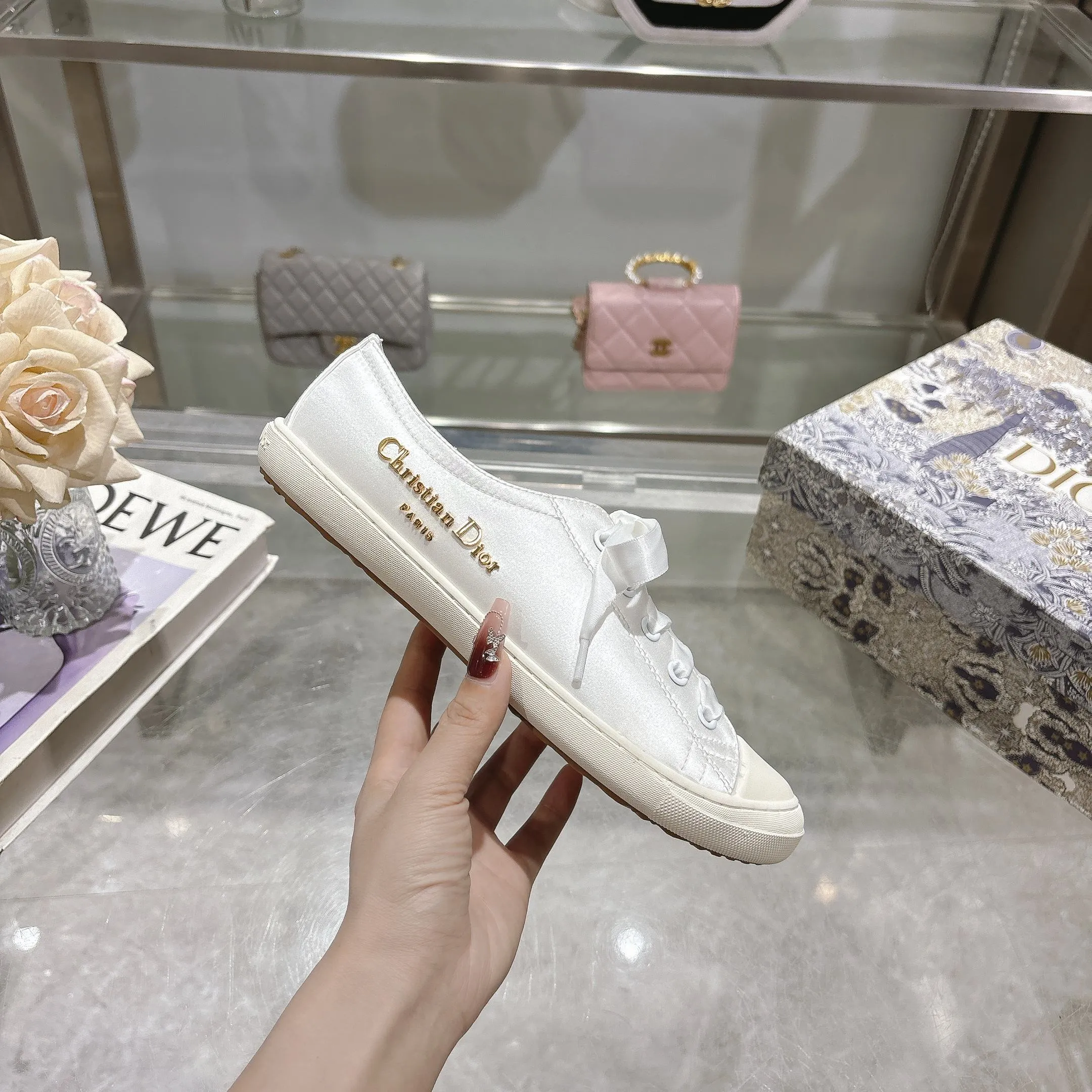 👟👟Ex-factory price 440👟👟 Dior ballet-style casual shoes, the same style as celebrities, satin fabric, breathable mesh lining, sheepskin for feet, wear-resistant rubber sole, size 35-40.